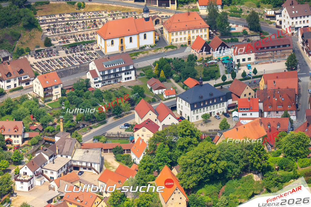 Die Luftaufnahme der Stadt Pottenstein wurde vom UL-Flugzeug heraus erstellt ( keine Drohne )- hohe Auflösung für beste Qualität