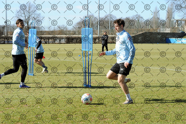 RGE_8739b | Hertha BSC, 2.Bundesliga, Herren, Training auf dem Gebhardt-Platz, Saison 2025/26,  Leon Jensen ( Hertha BSC ),  04.03. 2026, Fotograf: Ralf Gebhardt - Realisiert mit Pictrs.com