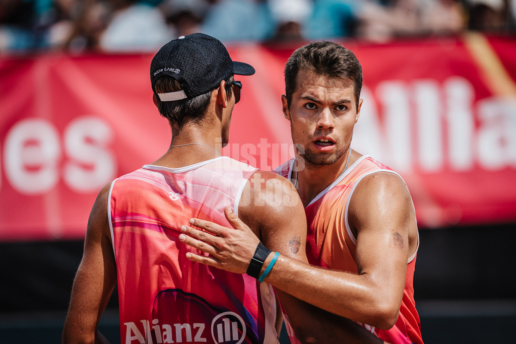 Beachvolleyball | Männer | Allianz German Beach Tour 2025 | Tourstop München | 06.07.2025 | v.l. Valentin Schneckenburger und Yannick Bibelriether