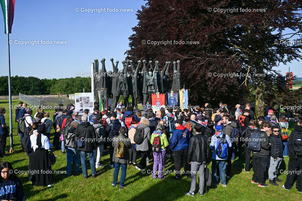 Internationale Gedenk- und Befreiungsfeier Gedenkstaette Mauthausen 2025_ 11.05.2025-43 | 11.05.2025, Mauthausen, AUT, Internationale Gedenk- und Befreiungsfeier Gedenkstaette Mauthausen 2025, 80 Jahre Befreiung KZ Mauthausen im Bild Besucher, Mahnmal, Gedenkstaette