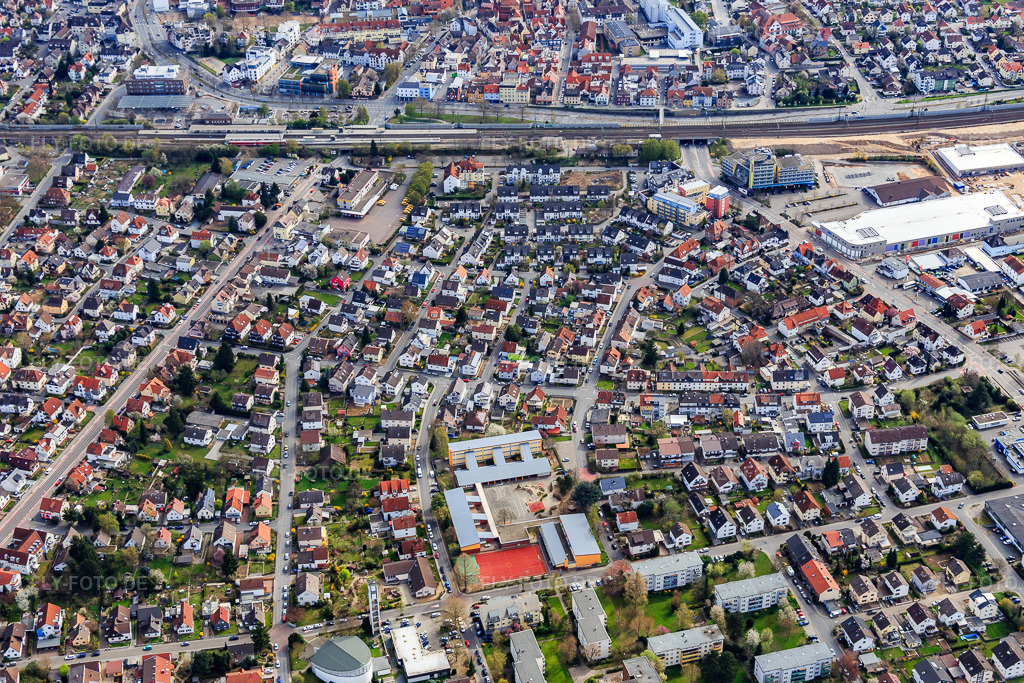Luftbild: Joseph-Heckler-Schule in Bensheim im Bundesland Hessen in Deutschland. Foto: IMG_077076.jpg vom 12.04.2015 durch Werner Riehm/FLY-FOTO.deWWW.JOSEPH-HECKLER-SCHULE.COM