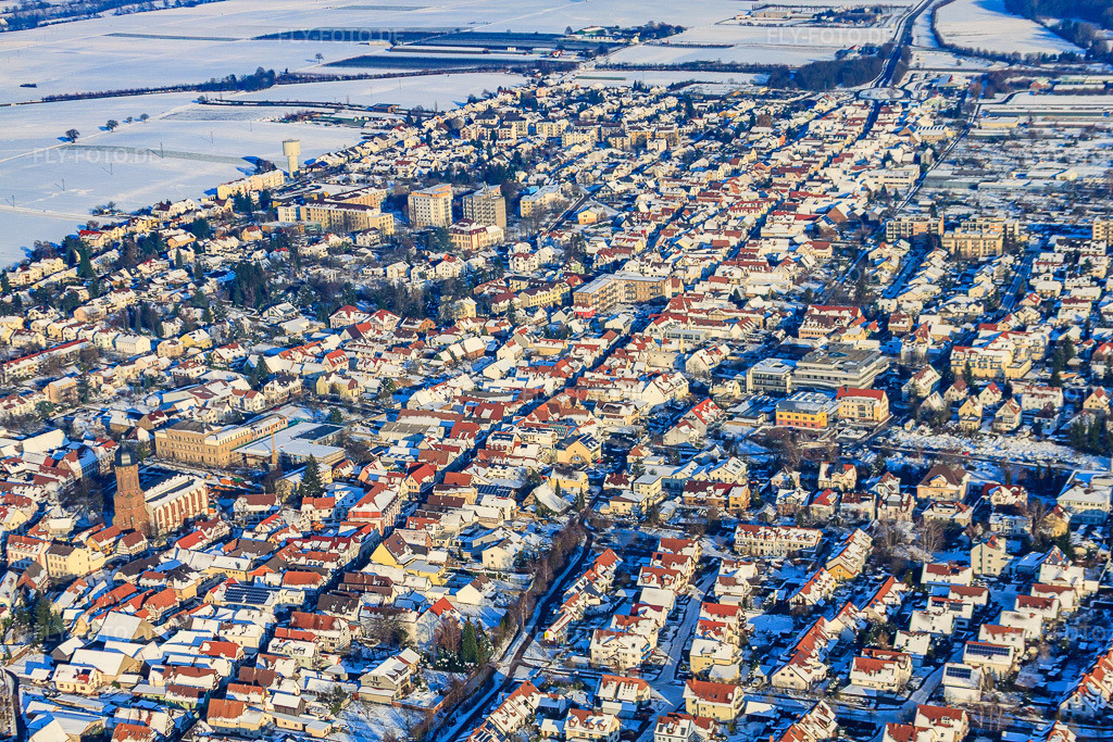Luftbild: Innenstadt aus Westen bei Schnee im Winter in Kandel im Bundesland Rheinland-Pfalz in Deutschland. Foto: IMG_36279.jpg vom 03.01.2011 durch Werner Riehm/FLY-FOTO.de