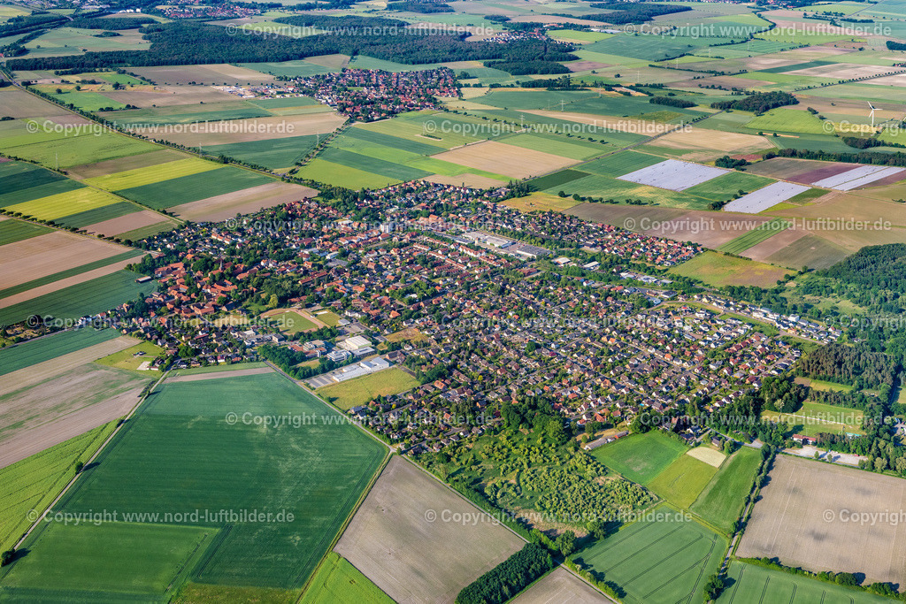 Meine_ELS_3803050623 | MEINE 05.06.2023 Ortsansicht der Straßen und Häuser der Wohngebiete in Meine im Bundesland Niedersachsen, Deutschland. // Town View of the streets and houses of the residential areas in Meine in the state Lower Saxony, Germany. Foto: Martin Elsen