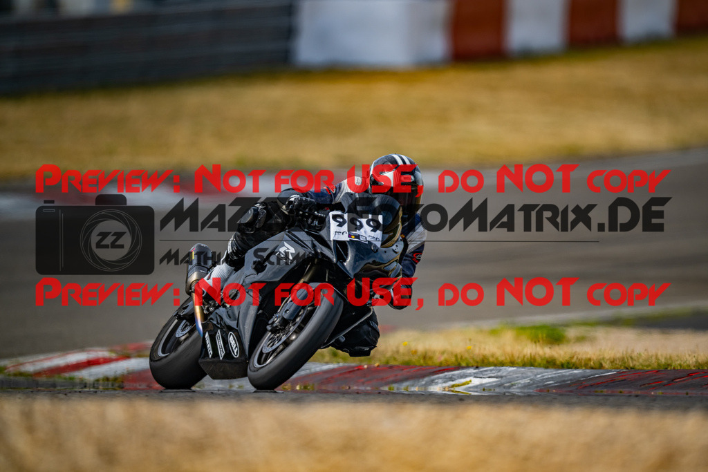 MaZZes_FotoMatrix_230719_9356 | WEISS