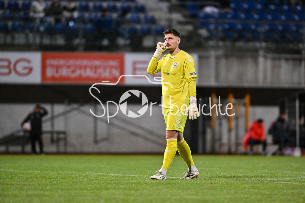 SV Wacker Burghausen - FC Bayern Amateure | BURGHAUSEN, GERMANY - 01. APRIL: im Bild Markus SCHÖLLER (Wacker Burghausen 1) / Einzelfoto / Freisteller während dem Match zwischen dem SV Wacker Burghausen und den Amateuren des FC Bayern München am 26. Spieltag der Regionalliga Bayern im Flatbuy Stadion