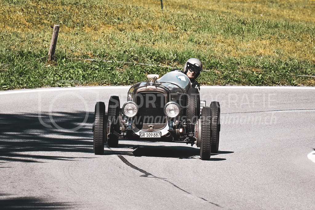 19. Arosa ClassicCar 2023 - 1. September 2023 | 19. Arosa ClassicCar 2023
Arosa, Schweiz
Heimgartner Roger aus Wollerau mit der Startnummer 112 in einem Pontiac Roadster, Jahrgang 1929, in der Klasse Alpine Performance.
@arosaclassiccar, @arosa.official, #arosaclassiccar, #arosa, #76curves, #classiccar
Bild: Sportfotografie Markus Aeschimann | www.markus-aeschimann.ch - Realisiert mit Pictrs.com