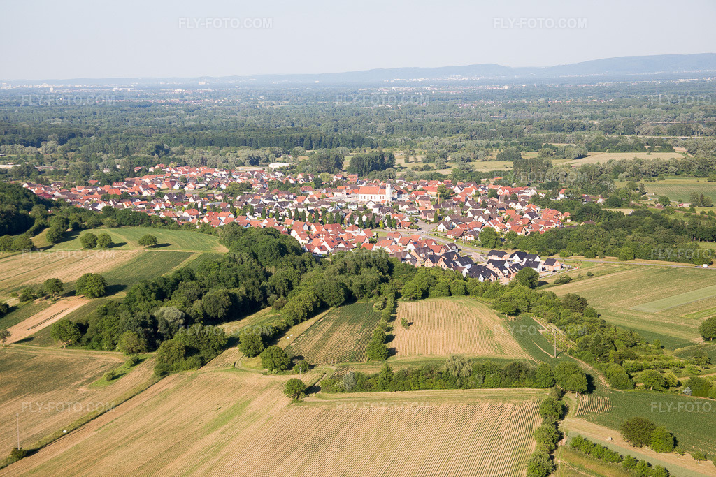 Aerial view: View of the town in Mothern in the state Bas-Rhin, France.Photo: IMG_080175.jpg taken on 06/05/2015 by Werner Riehm/FLY-FOTO.comResolution of the original: 5472 x 3648 px
