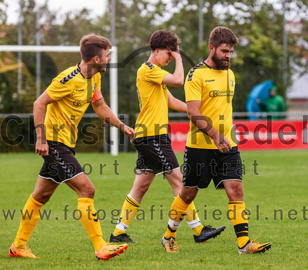 2023-08-06_080_SC_Kirchasch_gegen_SV_Eichenried | Bockhorn, Deutschland, 06.08.2023:
Fußball, Kreisliga 2023 / 2024, 2. Spieltag, SC Kirchasch gegen SV Eichenried, Endergebnis: 3:1

Jubel nach dem 2:0 durch Igor Thomas (SC Kirchasch, #7)
Johannes Westermaier (SC Kirchasch, #3)

Foto: Christian Riedel / fotografie-riedel.net