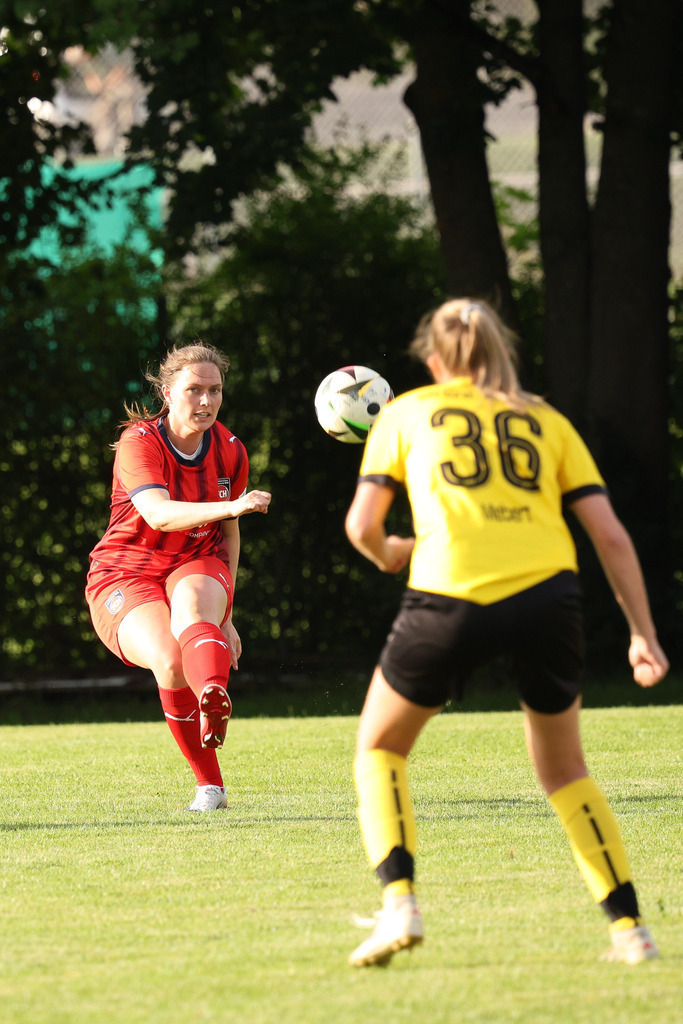 Fußball I FRAUEN I Saison 2025-2026 I Freundschaftsspiel I SGM Ebnat-Waldhausen - 1FC Heidenheim 1846 2 I_250823_4838 | Fotopresso – Sportfotografie in Heidenheim & Umgebung. Professionelle Sportfotografie für unvergessliche Momente. Dynamische Action-Shots, emotionale Szenen & hochwertige Bilder. - Realisiert mit Pictrs.com