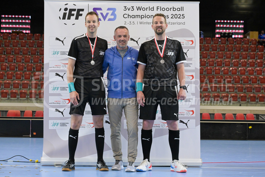 3v3 World Floorball Championships 2025 - Medal Ceremony | Referees, during 3v3 World Floorball Championships 2025, Switzerland: 03.05.2025, Winterthur, AXA ArenaEvent page: <a href="https://www.u19wfc2025.ch/">www.u19wfc2025.ch</a>Credit: Markus Aeschimann, <a href="https://markus-aeschimann.ch">markus-aeschimann.ch</a>Instagram: <a href="https://instagram.com/sportfotografie.aeschimann">@sportfotografie.aeschimann</a> - Realisiert mit Pictrs.com