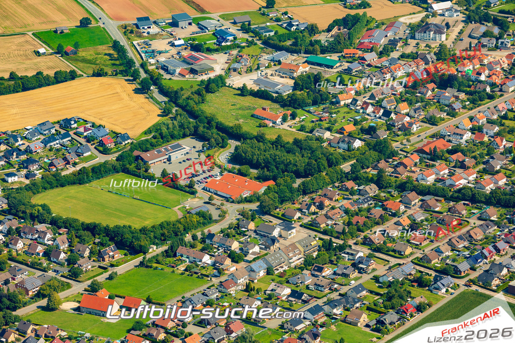 Neue Luftbildaufnahme der Stadt Willebadessen - Das Luftbild wurde 2025 vom UL-Flugzeug heraus erstellt ( keine Drohnenaufnahme ) - Hochauflösende Luftaufnahme - für Wandbilder und großformatige Ausdrucke geeignet. Das besondere Geschenk!Hier alle&nbsp;Infos zur Lizenzierung der LuftaufnahmeWir fliegen auch dieses Jahr wieder in Ihre Region um Luftbilder zu erstellen.- Luftbild anfragen