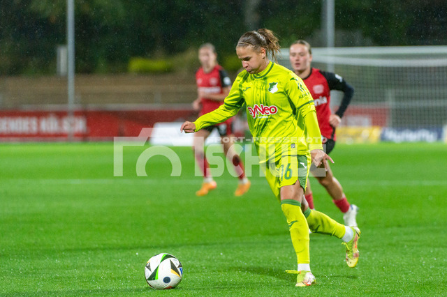 20240927_NSZ_7002 | Dominika Grabowska (TSG Hoffenheim,No.16) in AktionDEU, Leverkusen, 27.09.2024 Fußball, Frauen, Google Pixel Frauen-Bundesliga, Saison 2024/2025, 4. Spieltag, Bayer 04 Leverkusen - TSG HoffenheimDIE DFB-RICHTLINIEN UNTERSAGEN JEGLICHE NUTZUNG VON FOTOS ALS SEQUENZBILDER UND/ODER VIDEOÄHNLICHE FOTOSTRECKEN - Realisiert mit Pictrs.com