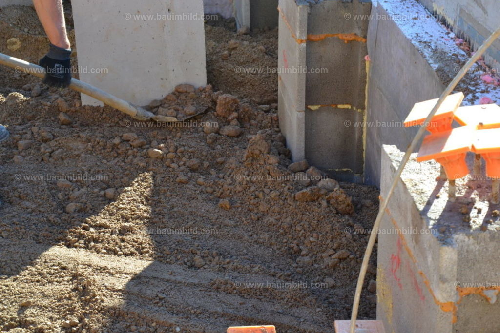 bib-lg02-erdarbeiten-0137 | Nach LV-Leistungsgruppen sortierte Detailfotos über den Bau eines Hauses. Alle Hausbau-Bilder direkt vom Urheber und Autor der Website Haus-Selber-Bauen.com