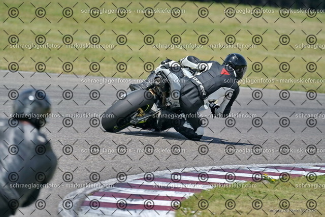 26BT02-1938 | markuskiefer.com - Realisiert mit Pictrs.com