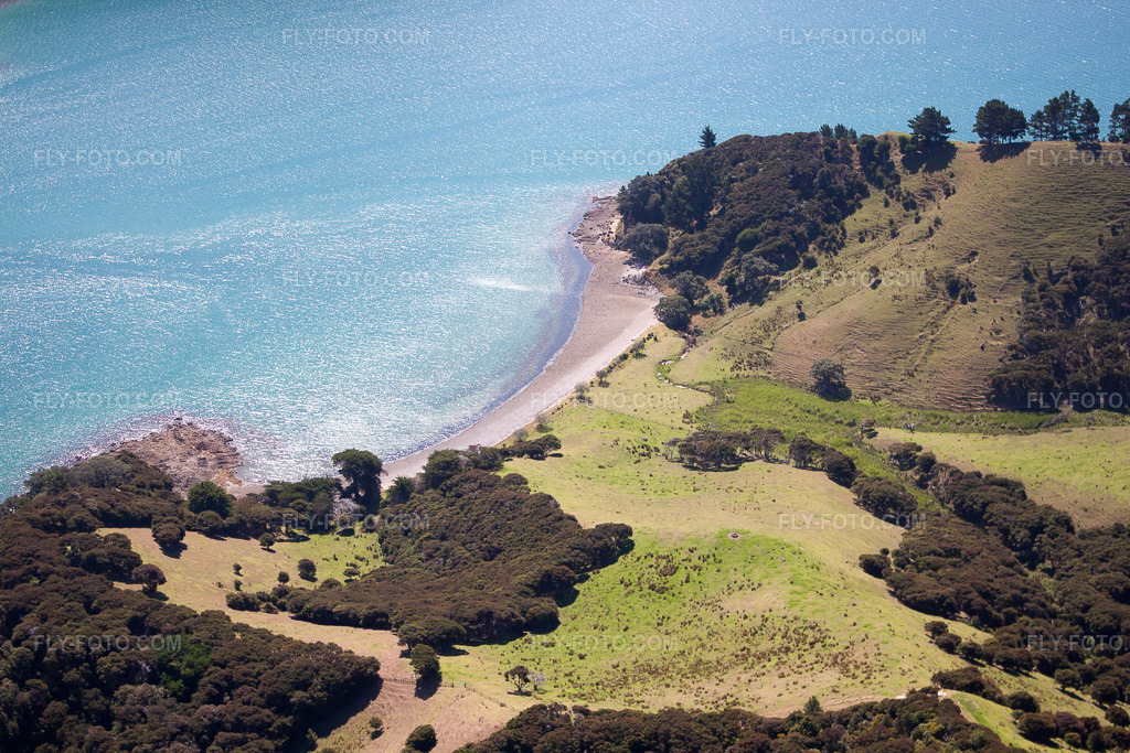 Aerial view: View of the town in Whanganui Island in the state Waikato, New Zealand. – Photo: IMG_55714.jpg taken on 01/12/2013 by Werner Riehm/FLY-FOTO.com – Resolution of the original: 4752 x 3168 px