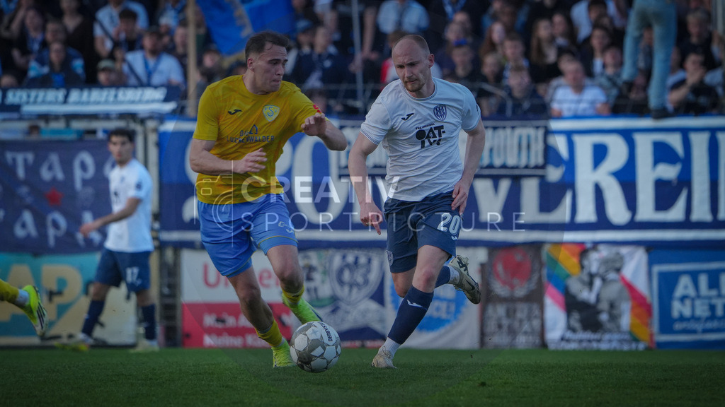 Fußball, Herren, Saison 2025/2026, Regionalliga Nordost, 30. Spieltag, FSV 63 Luckenwalde vs. SV Babelsberg 03, Freitag 17.04.2026, Karl-Liebknecht-Stadion Potsdam | Fußball, Herren, Saison 2025/2026, Regionalliga Nordost, 30. Spieltag, FSV 63 Luckenwalde vs. SV Babelsberg 03, Freitag 17.04.2026, Karl-Liebknecht-Stadion Potsdam, Im Bild: Simon Gollnack (l. Luckenwalde) und Tobias Hasse (r. Babelsberg) - Realisiert mit Pictrs.com
