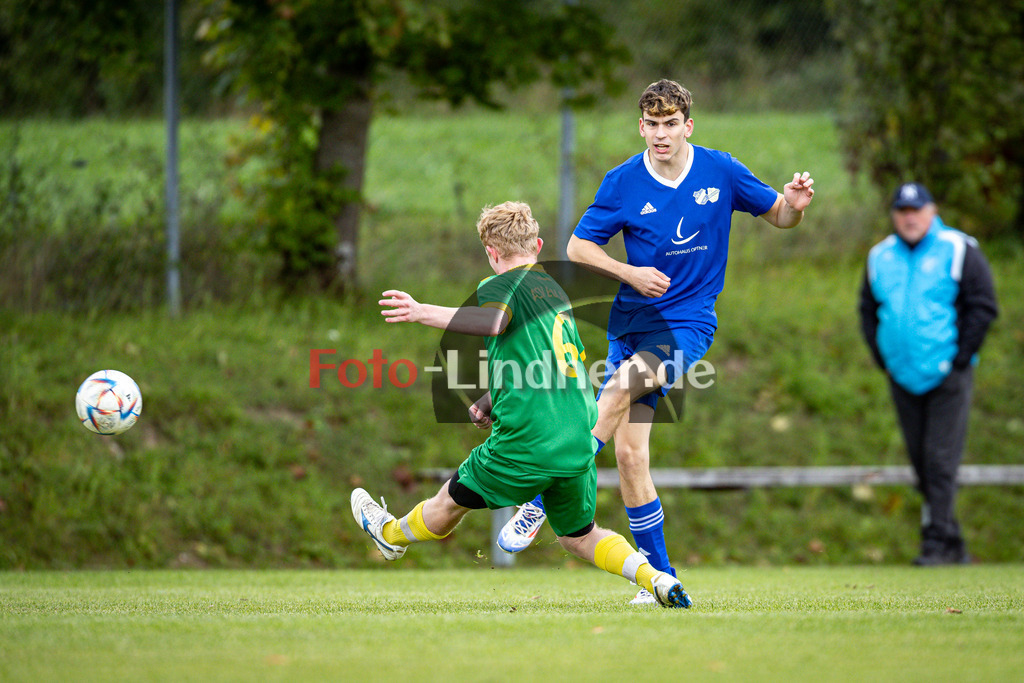 ASV Eglfing gegen SG SV Eberfing/SV Söchering | Fußball Herren A-Klasse Gruppe 5 Zugspitze 2025/26 10. Spieltag, ASV Eglfing gegen SG SV Eberfing/SV Söchering, 20251005,Zweikampf,2025-10-05 in Eglfing (Sportanlage Eglfing), Florian FORTMAIER (ASV Eglfing 6), Hugo Andreu MORANT (SG SV Eberfing/SV Söchering 7)Copyright: WolfgangxLindner www.foto-lindner.de