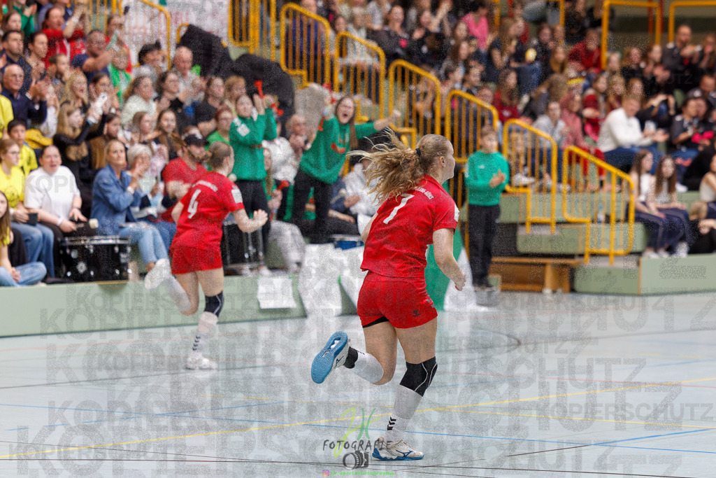 Hessenmeisterschaft wJC - Finale; HSG Kleenheim - HSG Weiterstadt/ Braunsh.Worf. | Hessenmeisterschaft wJC - Finale; HSG Kleenheim - HSG Weiterstadt/ Braunsh.Worf. am 22.03.2025 in Biedenkopf (Sporthalle Lahntalschule)Photo © 2025 - Jörg Heinrich - Realisiert mit Pictrs.com
