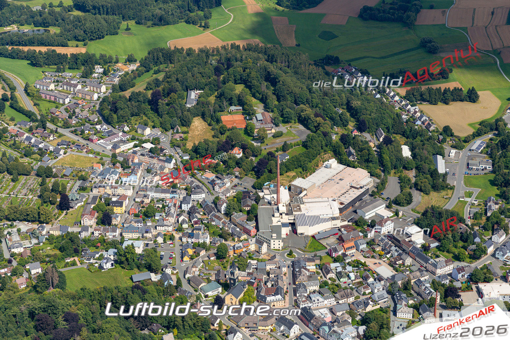 Aktuelles Luftbild von  Helmbrechts Kauf mit Lizenz / Bildrechten möglich- Die Luftaufnahme wurde 2021 mittels UL-Flugzeug erstellt ( keine Drohne ) - hochauflösende Kamera-Systeme von  Canon -Beste Qualität - Für grossformatige Ausdrucke geeignet. Die Geschenkidee !