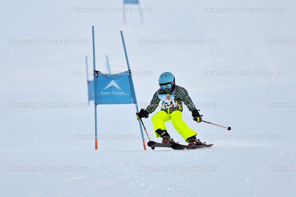 SRF_25.12.2025_0144 | Skirennfotos,Serfaus,Fiss,Ladis,Kinderskirennen,Winter,Tirol,Oberland,skirace,SFL,feelfree,weil wir's genießen,ski,Ski,skifahren,Sonnenplateau, - Realisiert mit Pictrs.com
