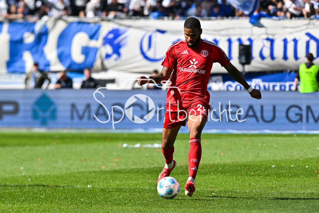 1. FC Magdeburg - Fortuna Düsseldorf | am Ball Jamil SIEBERG (Fortuna Duesseldorf 20) / Einzelfoto / Freisteller / 2. Bundesliga: 1. FC Magdeburg - Fortuna Duesseldorf, Avnet-Arena am 18.05.2025 / DFL REGULATIONS PROHIBIT ANY USE OF PHOTOGRAPHS AS IMAGE SEQUENCES AND/OR QUASI-VIDEO