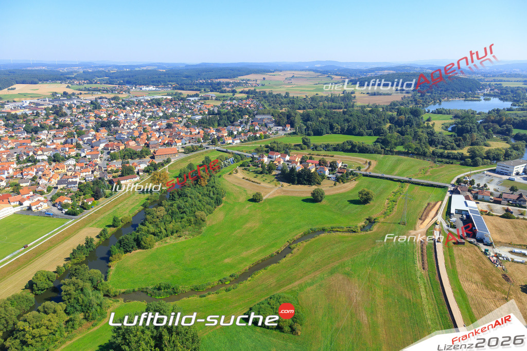 Die Luftaufnahme der Stadt Michelau in Oberfranken wurde vom UL-Flugzeug heraus erstellt ( keine Drohne )- hohe Auflösung für beste Qualität