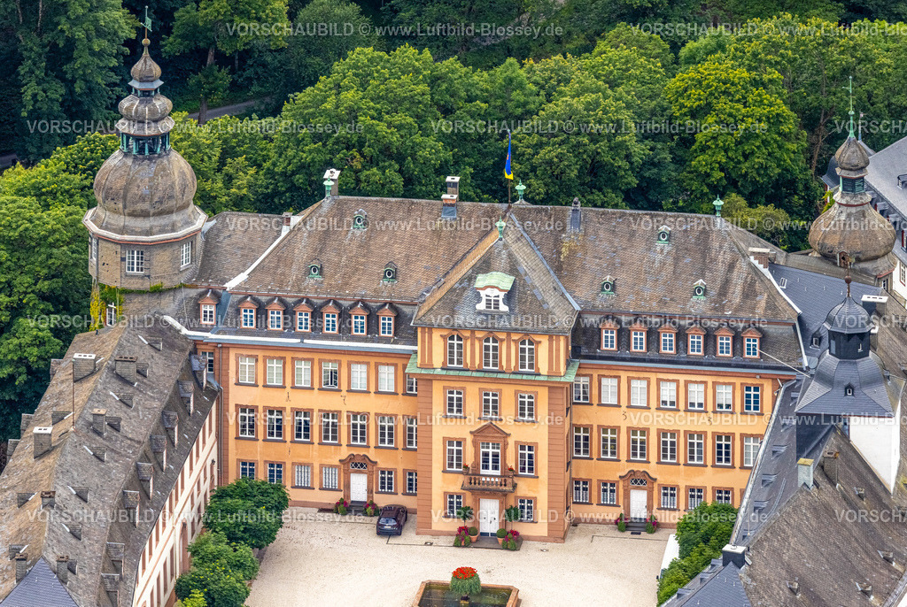 BadBerleburg240710241 | Luftbild, Schloss Berleburg, Residenzschloss der Familie Sayn-Wittgenstein, Bad Berleburg, Wittgensteiner Land, Nordrhein-Westfalen, Deutschland