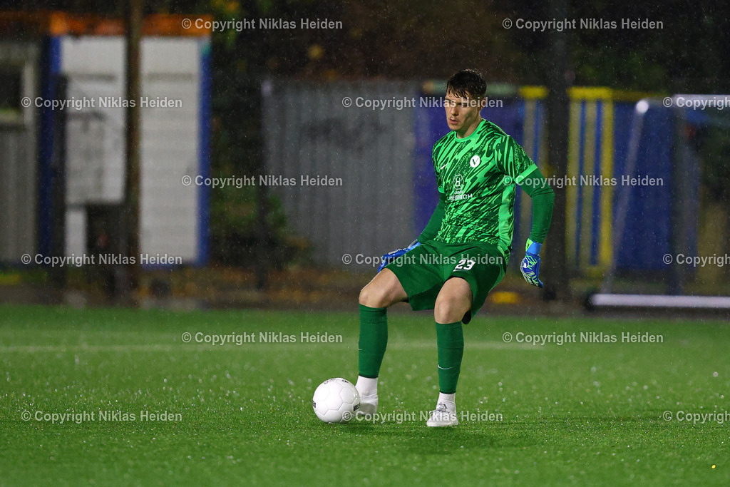 NH_SCVictoriaHamburg_Teutonia05_OberligaHamburg_14112025 | #23 Simon Heinbockel (SC Victoria Hamburg)Fußball I Herren I Gamesright Oberliga Hamburg I Saison 2025-2026  I 17. Spieltag I SC Victoria Hamburg - Teutonia 05 I 14.11.2025 I Stadion Hoheluft