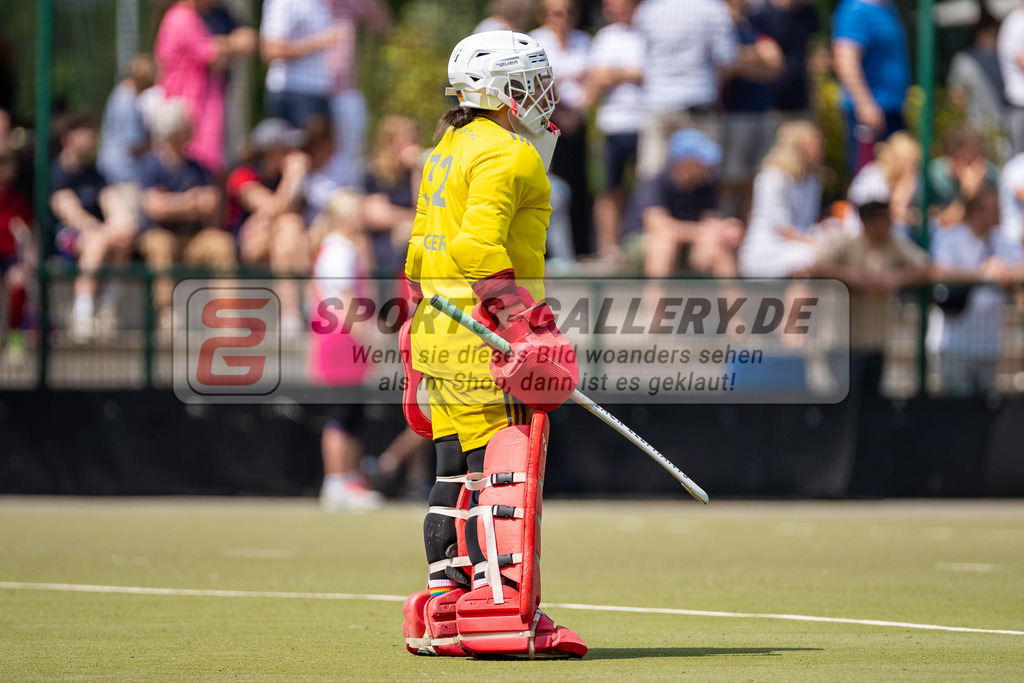HK_20240511_100699 | 1.Bundesliga Damen Düsseldorfer HC - Harvestehuder THC am 11.5.2024 Düsseldorfer HC, Düsseldorf , Krüger Rosa Torfrau ( Harvestehuder THC #32 )