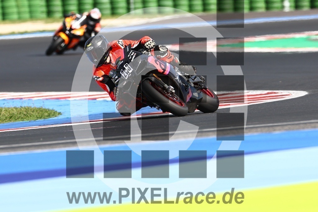 0023-20240928_05862 | Schöne Erinnerungen an spannende Momente - das festzuhalten ist unser Job. PIXELrace.de ist seit 2003 auf den Rennstrecken Europas unterwegs um die Action draußen beim Fahren und die wunderbare Stimmung imm Fahrerlager für euch einzufangen.