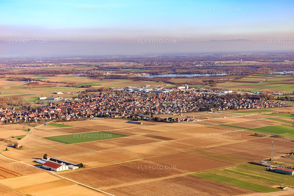 Aerial view: View of the town from the west in Weyersheim in the state Bas-Rhin, France.Photo: IMG_097646.jpg taken on 03/16/2017 by Werner Riehm/FLY-FOTO.comResolution of the original: 5472 x 3648 px