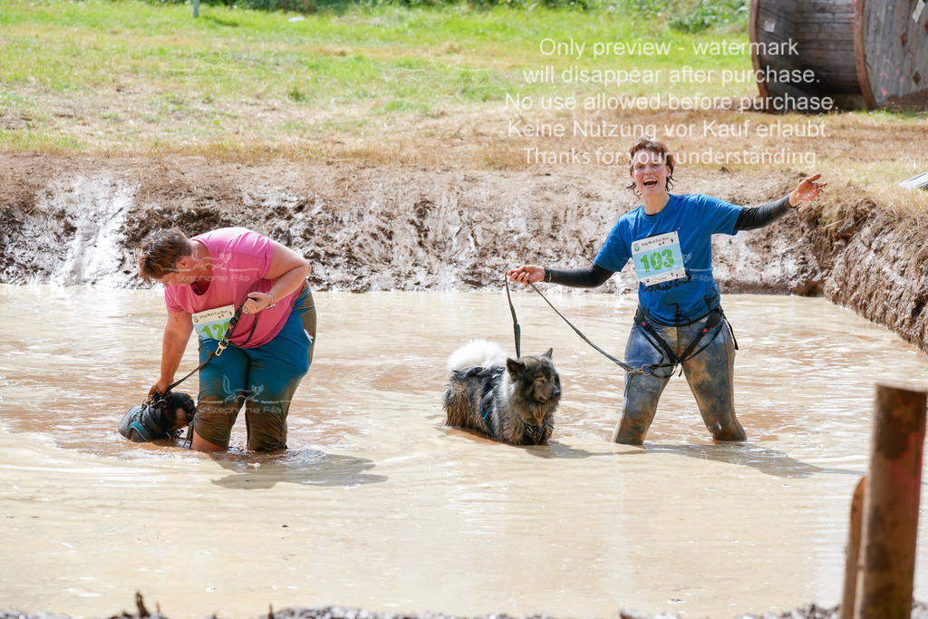 Schlamm_mit_Hund (315 von 460) | stephaniefillaphotographie - Realisiert mit Pictrs.com