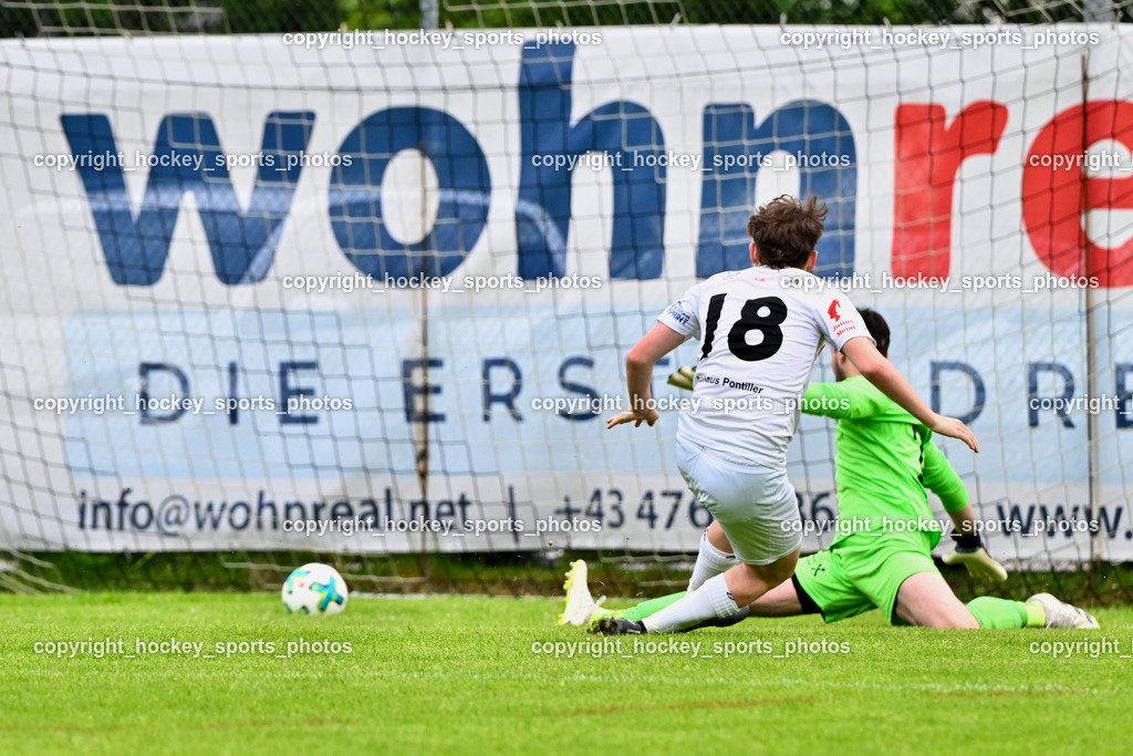 FC ASKÖ Gmünd vs. Rapid Lienz  | #18 Oliver Gomig Rapid Lienz, #22 Alexander Andreas Stranner ASKÖ Gmünd, Tor Rapid Lienz, FC ASKÖ Gmünd vs. Rapid Lienz , FC ASKÖ Gmünd vs. Rapid Lienz  am 02.06.2024 in Gmünd (Sportplatz Gmünd), Austria, (Photo by Bernd Stefan)
