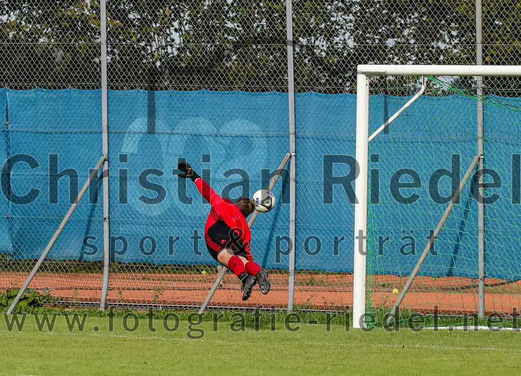 2023-09-17_043_SpVgg_Neuching_gegen_FC_Langenpreising | Neuching, Deutschland, 17.09.2023:
Fußball, A-Klasse 2023 / 2024, 7. Spieltag, SpVgg Neuching gegen SpVgg Langenpreising, Endergebnis: 5:1

Torwart Maximilian Gabriel (SpVgg Langenpreising, #1)

Foto: Christian Riedel / fotografie-riedel.net