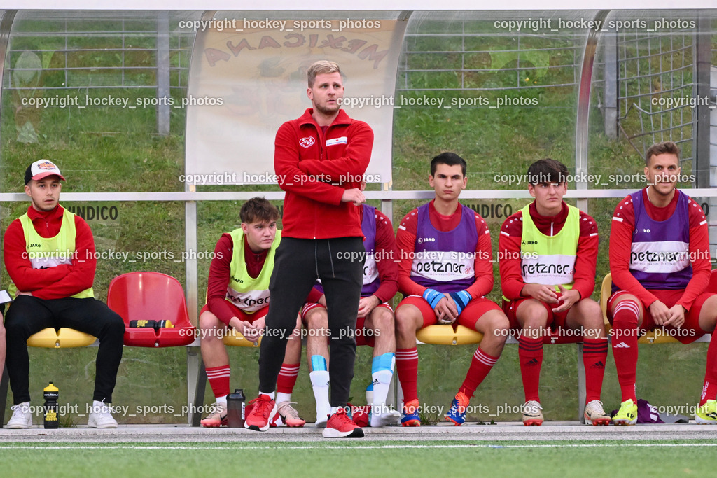 SV Spittal 1921 vs. SV St. Jakob  | Spielerbank SV St. Jakob, Headcoach St.Jakob Jonas Warmuth, SV Spittal 1921 vs. SV St. Jakob , SV Spittal 1921 vs. SV St. Jakob  am 20.09.2024 in Spittal an der Drau (Goldeck Stadion), Austria, (Photo by Bernd Stefan)