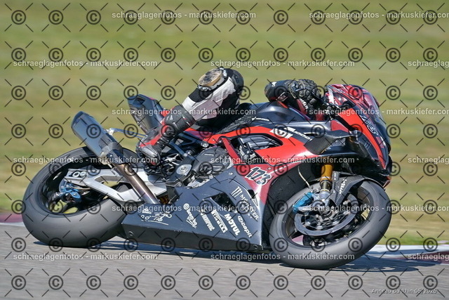 26BT02-0233 | markuskiefer.com - Realisiert mit Pictrs.com