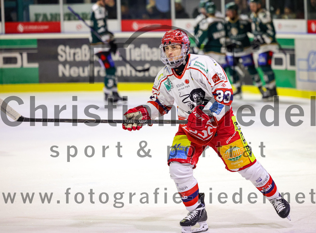 2026-02-20_154_TSV_Erding_gegen_Deggendorfer_SC | Erding, Deutschland, 20.02.2026:Eishockey, Oberliga Süd 2025 / 2026, 49. Spieltag, TSV Erding gegen Deggendorfer SC, Endergebnis: 4:1Luca Zitterbart (Deggendorfer SC, #33)Foto: Christian Riedel / fotografie-riedel.net