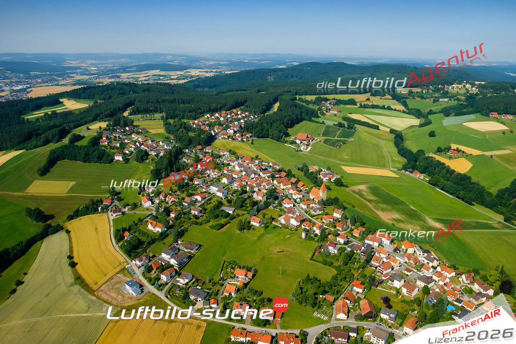 Die Luftaufnahme Ziegelerden - Kronach wurde vom UL-Flugzeug (keine Drohne) aus fotografiert.Hohe Druck- Auflösung-die Geschenkidee!