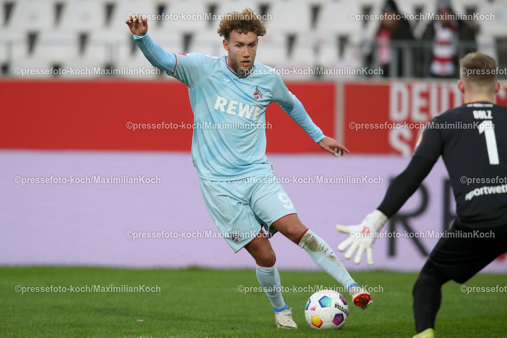 RWE06012402123 | 06.01.2024, Essen, Fußball, Herren, Stadion an der Hafenstraße, Testspiel, Rot-Weiss Essen – 1. FC Köln:  Luca Waldschmidt (1.FC Köln). 
DFB regulations prohibit any use of photographs as image sequences and or quasi-video.