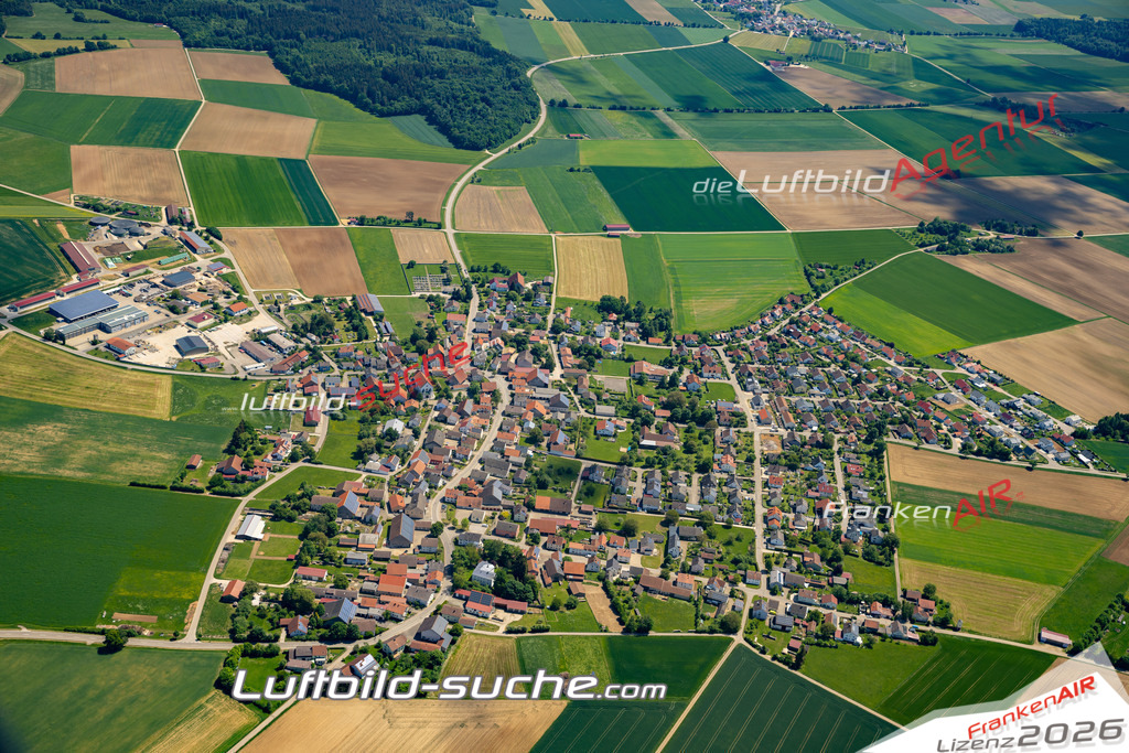 Aktuelles Luftbild von  Raitenbuch - Die Luftaufnahme wurde 2022 mittels UL-Flugzeug erstellt ( keine Drohne ) - hochauflösende Kamera-Systeme von  Canon -Beste Qualität - Für grossformatige Ausdrucke geeignet. Die Geschenkidee !
