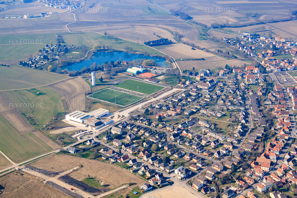 Luftbild: Zone de Loisirs / Camping in Gambsheim im Bundesland Bas-Rhin in Frankreich. – Foto: IMG_62891.jpg vom 09.03.2014 durch Werner Riehm/FLY-FOTO.de – Auflösung des Originals: 4752 x 3168 px – Zone de Loisirs / Camping - Commune de Gambsheim – Gemeinde-Campingplatz - Visit Alsace – EcRhin - École de musique - Commune de Gambsheim