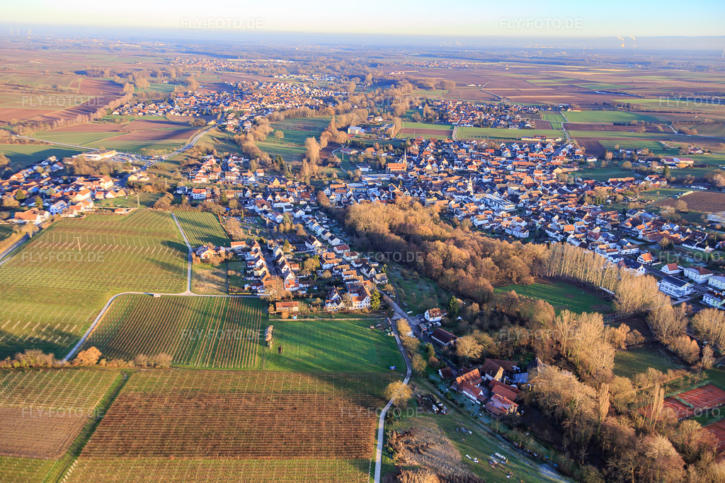 Luftbild: Vogesenstr im Ortsteil Ingenheim in Billigheim-Ingenheim im Bundesland Rheinland-Pfalz in Deutschland. Foto: IMG_076587.jpg vom 05.01.2015 durch Werner Riehm/FLY-FOTO.de