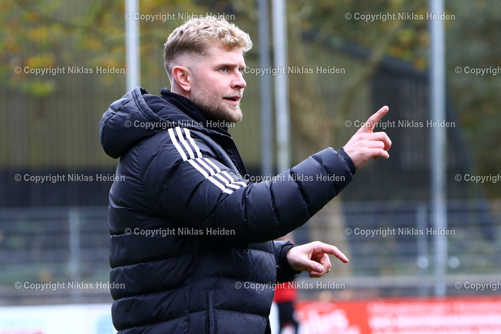 NH_FCStPauliU23_BremerSV_RegionalligaNord_03112024 | Sebastian Kmiec (Trainer, Bremer SV)Fußball I Herren I Regionalliga Nord I Saison 2024-2025 I 17. Spieltag I FC St. Pauli U23 - Bremer SV I 03.11.2024 I Edmund-Plambeck-Stadion