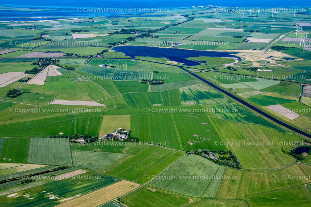 Süder_Waygaard_ELS_8249100623 | DAGEBüLL 10.06.2023 Ortskern am Uferbereich Süder Waygaard Nordfriesland im Bundesland Schleswig-Holstein, Deutschland. // Village on the banks of the area lake Sueder Waygaard North Friesland in the state Schleswig-Holstein, Germany. Foto: Martin Elsen