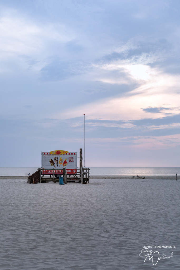 20230620-200544 NORDSEE SPO _029-1 | Herzlich willkommen auf meiner Seite! Ich bin Elke Wallnisch, Deine Fotografin für lichtstarke Momente. Der Name steht für alles, was mich mit der Fotografie verbindet: Das Licht und seine machtvolle Wirkung auf eine Situation oder unsere Stimmung - Realisiert mit Pictrs.com