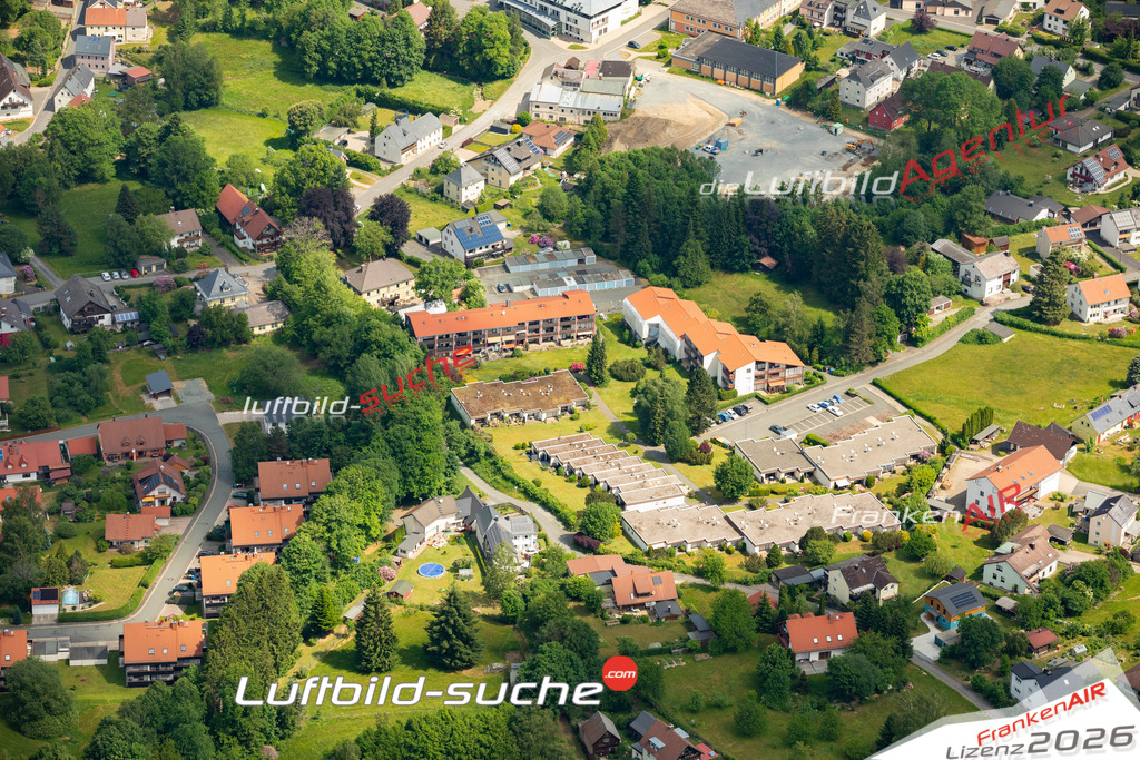 Das Luftbild zeigt : Lindenviertel Bischofsgrün - Die Luftaufnahme wurde 2023 vom UL-Flugzeug aus erstellt ( keine Drohne ) - Hochauflösende Luftaufnahme - Für grossformatige Ausdrucke geeignet. Die Geschenkidee !Mit Lizenz und Bildrechte bestellbar