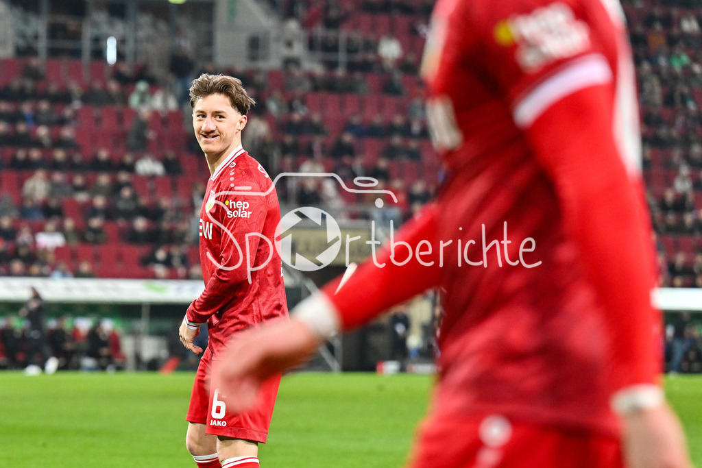 FC Augsburg - VfB Stuttgart | AUGSBURG, GERMANY - 22. MAERZ: im Bild Angelo STILLER (VfB Stuttgart 6) / Einzelfoto / Freisteller während dem Bundesligamatch zwischen dem FC Augsburg und dem VfB Stuttgart am 27. Spieltag in der WWK Arena / DFL REGULATIONS PROHIBIT ANY USE OF PHOTOGRAPHS AS IMAGE SEQUENCES AND/OR QUASI-VIDEO