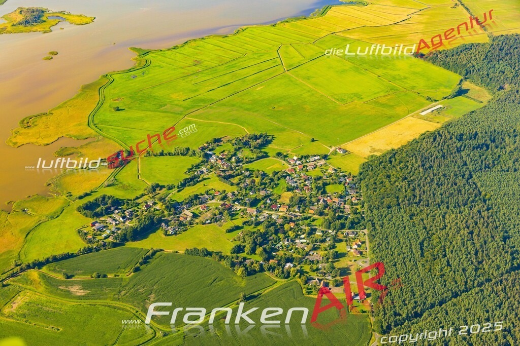 Schöne Luftaufnahme als Geschenk in Neuendorf-Heide Saal - Die Luftbildaufnahme wurde 2025 vom UL-Flugzeug heraus erstellt ( keine Drohne ) - Hochauflösende Luftaufnahme -Nicht vergleichbar mit Google Maps oder Satelittenbilder- Die Geschenkidee !Mit Lizenz und Bildrechte bestellbar