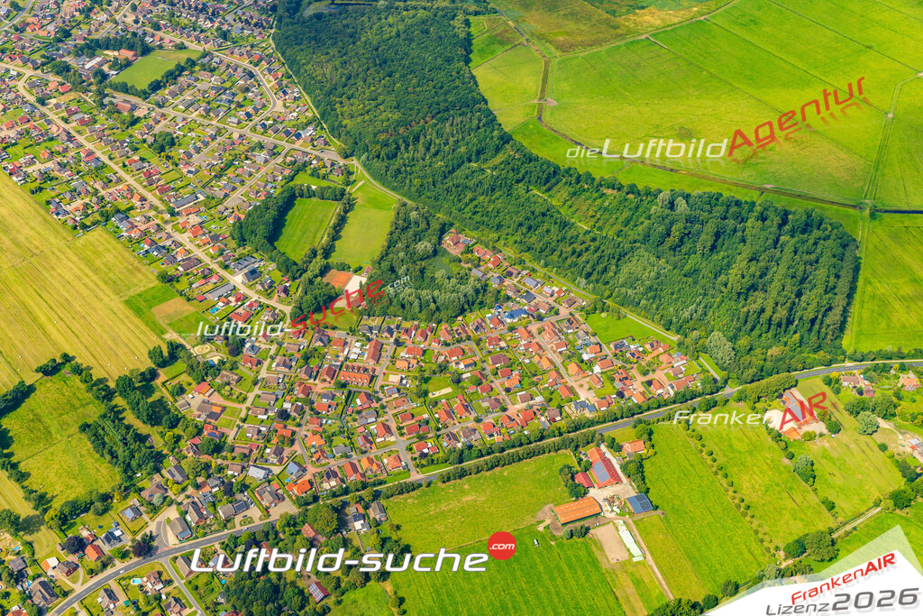 Schöne Luftaufnahme als Geschenk in Holthusen Weener - Die Luftbildaufnahme wurde 2025 vom UL-Flugzeug heraus erstellt ( keine Drohne ) - Hochauflösende Luftaufnahme -Nicht vergleichbar mit Google Maps oder Satelittenbilder- Die Geschenkidee !Mit Lizenz und Bildrechte bestellbar