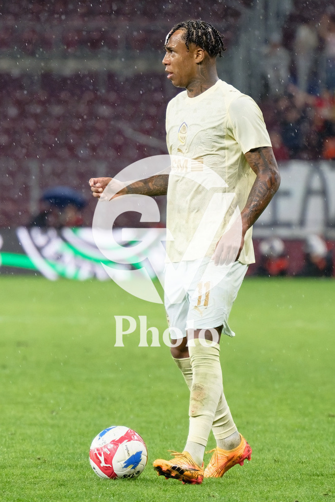 UEFA Conference League Play-offs 2nd leg - Servette FC v FC Shakhtar Donetsk | Kevin (11 FC Shakhtar Donetsk) controls the ball (action)  during the UEFA Conference League Play-offs 2nd leg match between Servette FC and FC Shakhtar Donetsk at Stade de Geneve in Geneva, Switzerland